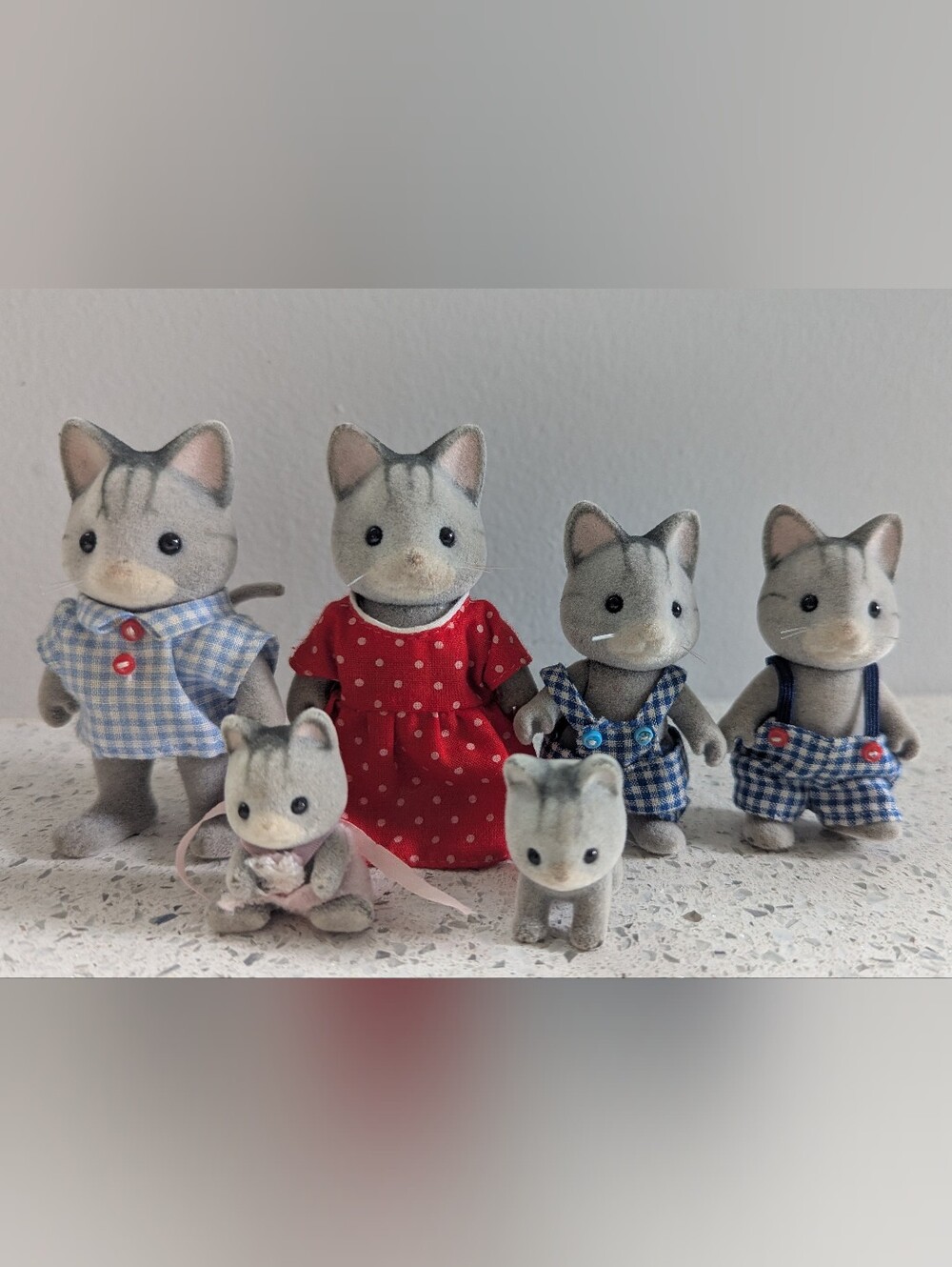 Calico Critters Fisher Grey Cat Family 6-Piece Set Figures Parents & Babies